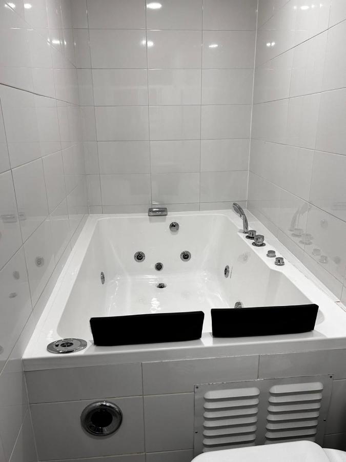 #2# Apartamento Jacuzzi Xl Sevilla Centro ภายนอก รูปภาพ